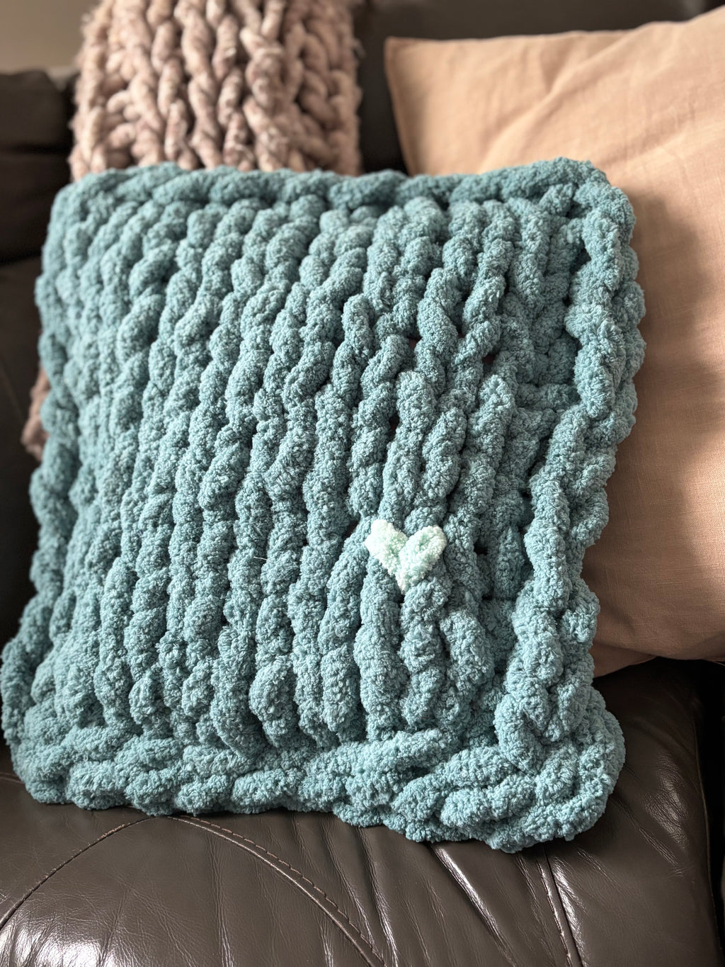 Finger knit pillow WORKSHOP 3/24